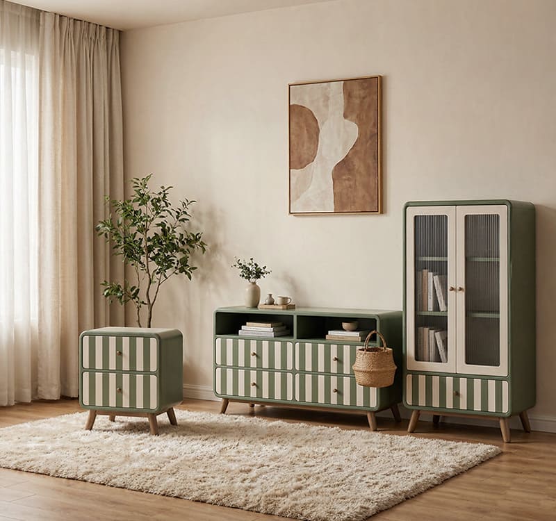 Shabby chic wall mirror with decorative antique frame